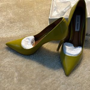 Steve Madden yellow / green pumps